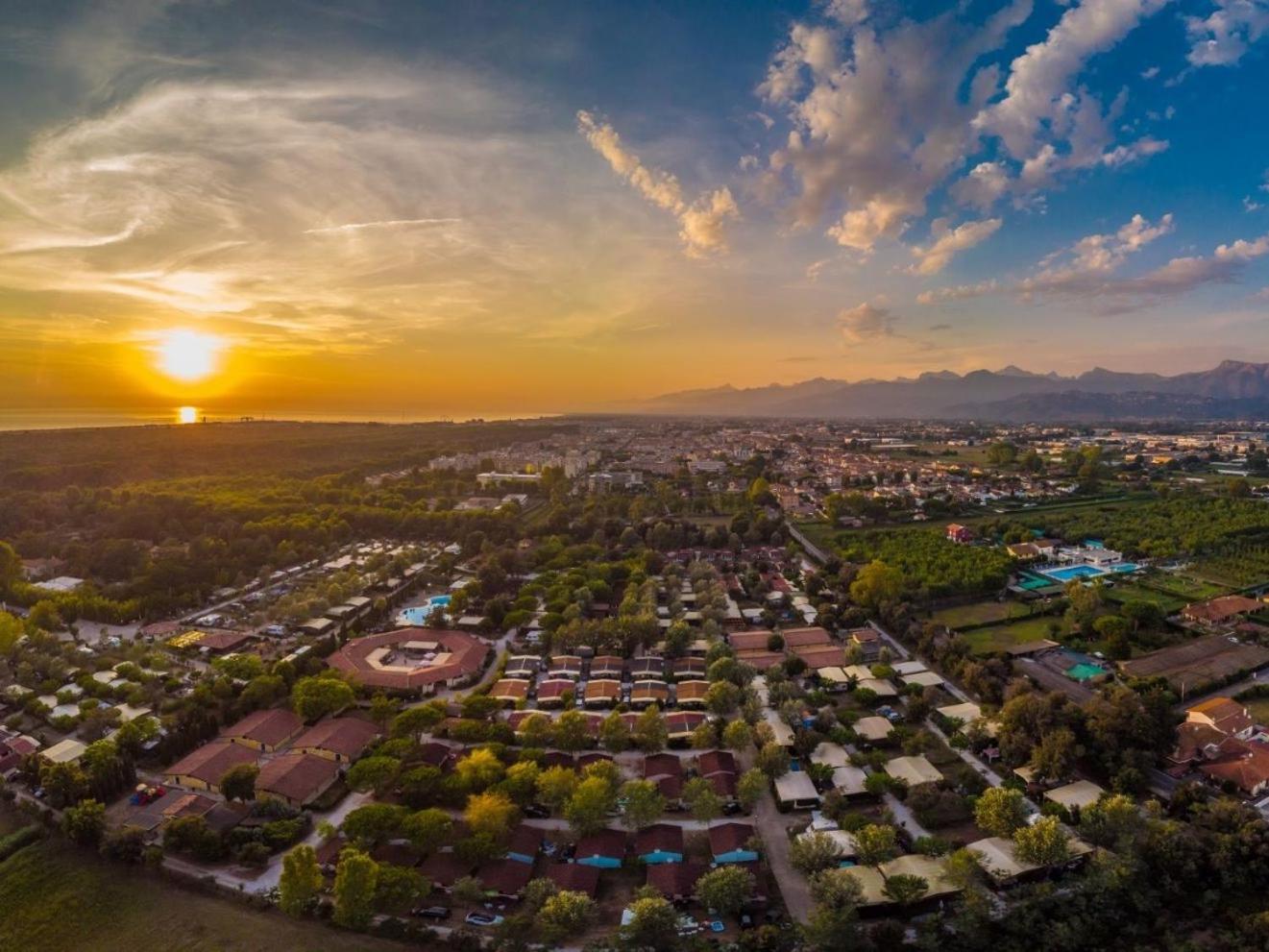 Chalets Tuscany เวียเรจโจ ภายนอก รูปภาพ